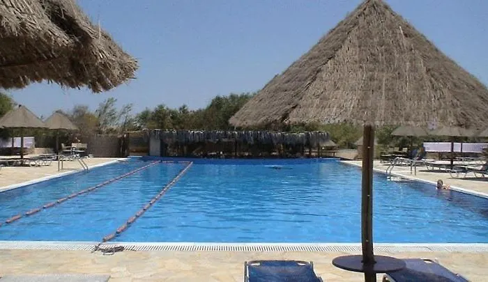 Surfing Huts بيت شباب سانتا ماريا