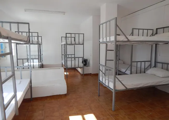 Surfing Huts بيت شباب